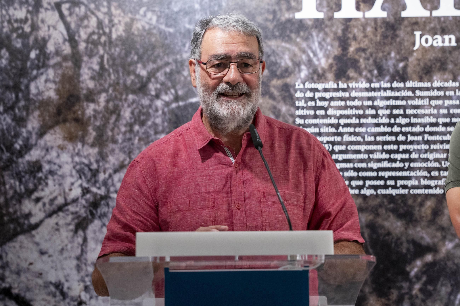 El comisario Sema D'Acosta y el artista Joan Fontcuberta presentan la exposición Háptica de la Fundación Unicaja