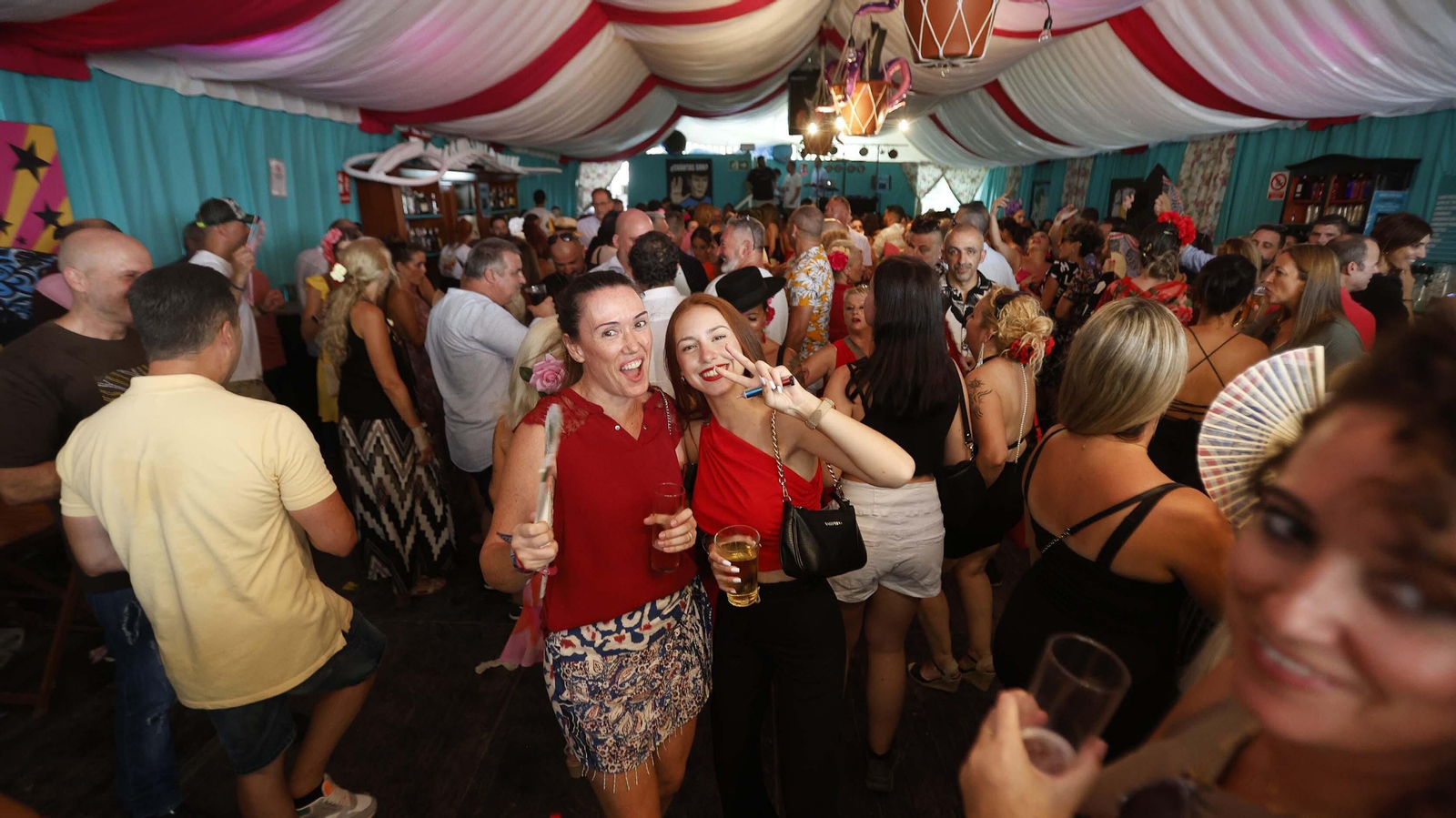 Búscate en las fotos del miércoles, día de la mujer, en la Feria de La Línea 2023