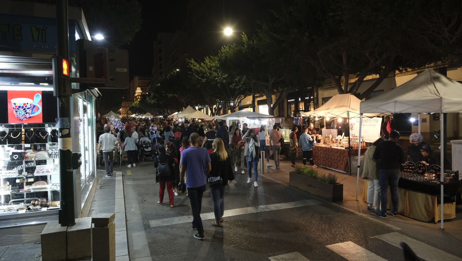 Las imágenes de la Noche en Negro en Almería, Halloween.
