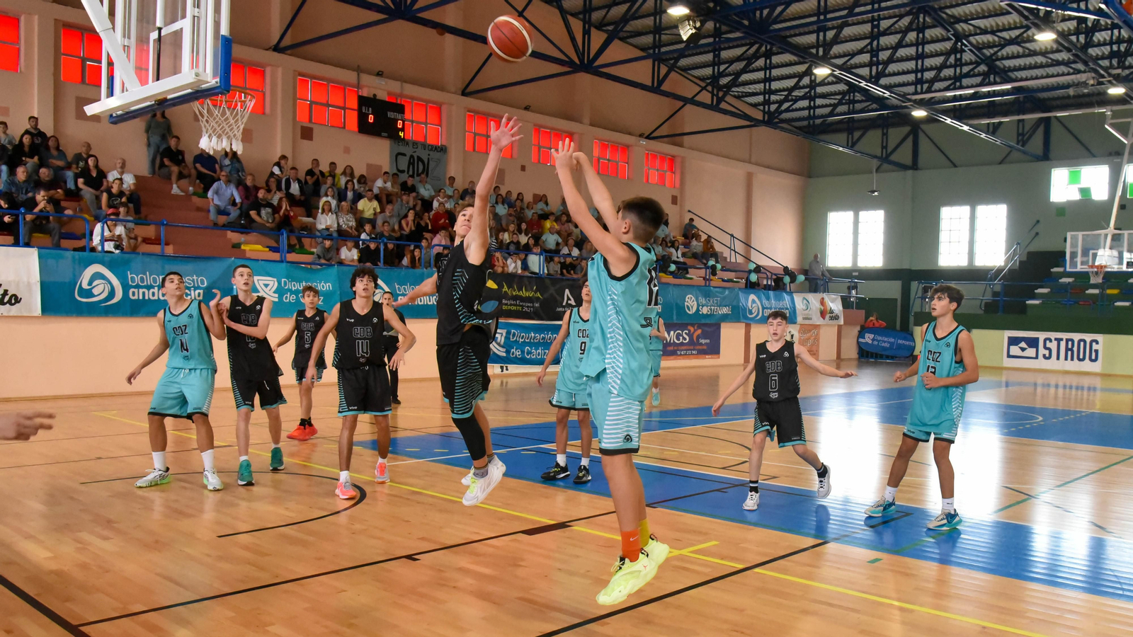 Las fotos de la tercera jornada del Andaluz infantil masculino de baloncesto en La Línea