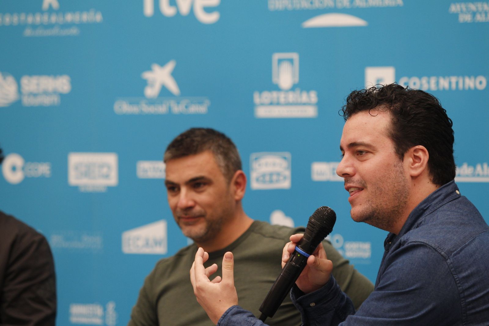 Las imágenes de Melani Olivares y Rubén Cortada