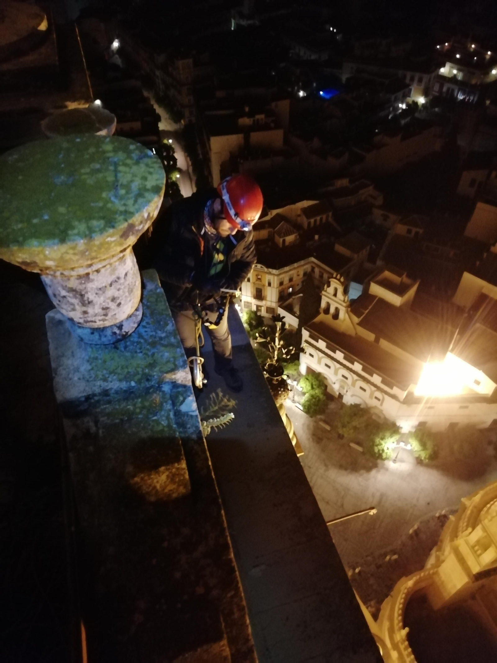 Revisión nocturna a la Giralda.