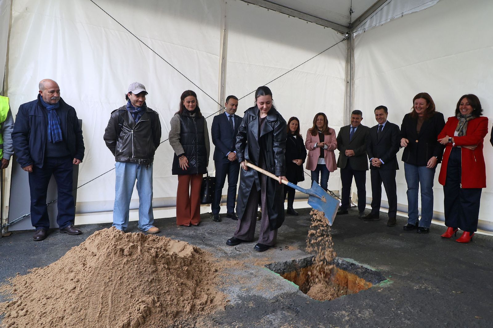 Fotografías de la colocación de la primera piedra de las obras de ampliación y reforma de la Escuela de Arte y Superior de Diseño León Ortega de Huelva