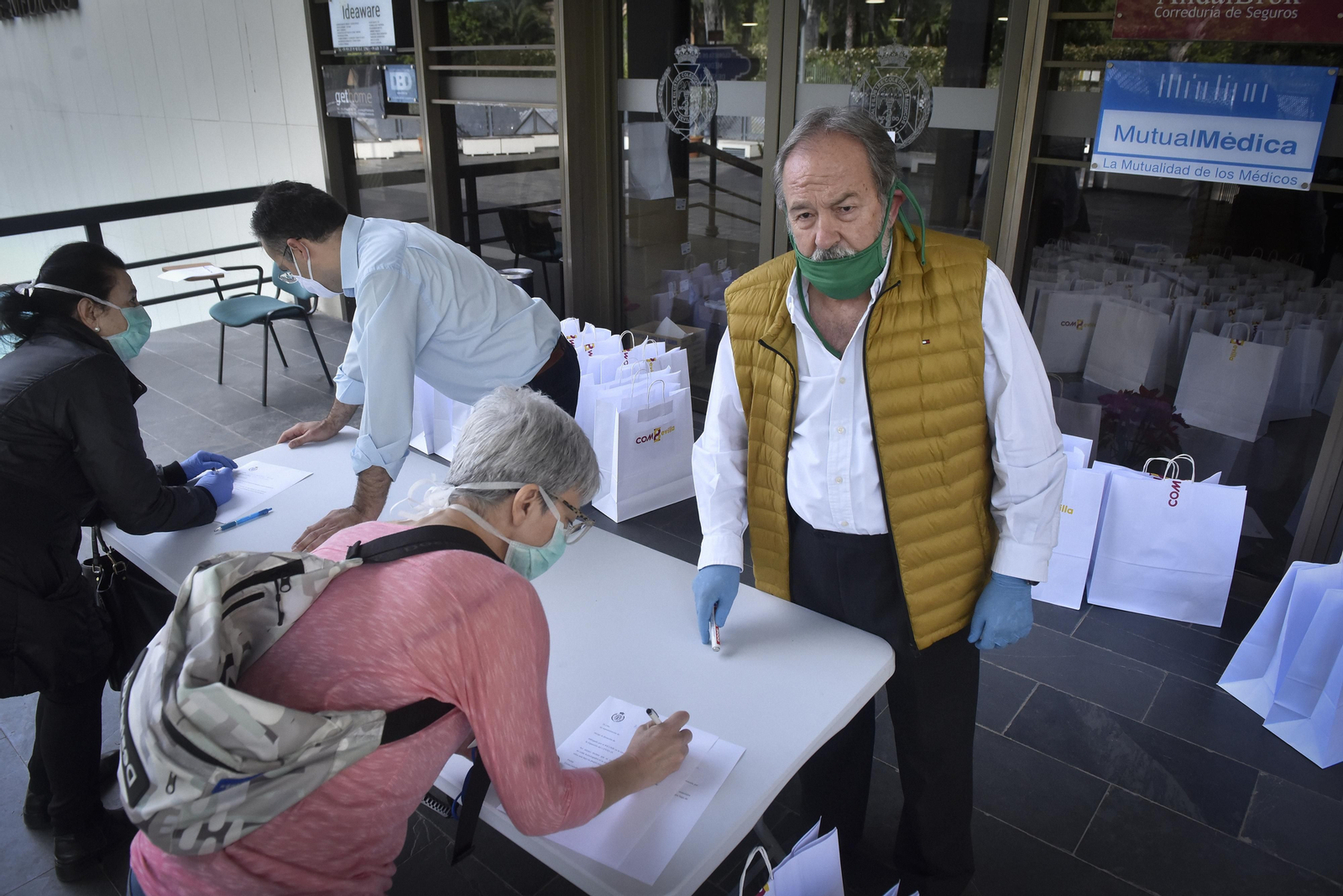 La resistencia al Coronavirus en el Colegio de Médicos de Sevilla: reparto de material de emergencia a todo el personal sanitario que lo necesite