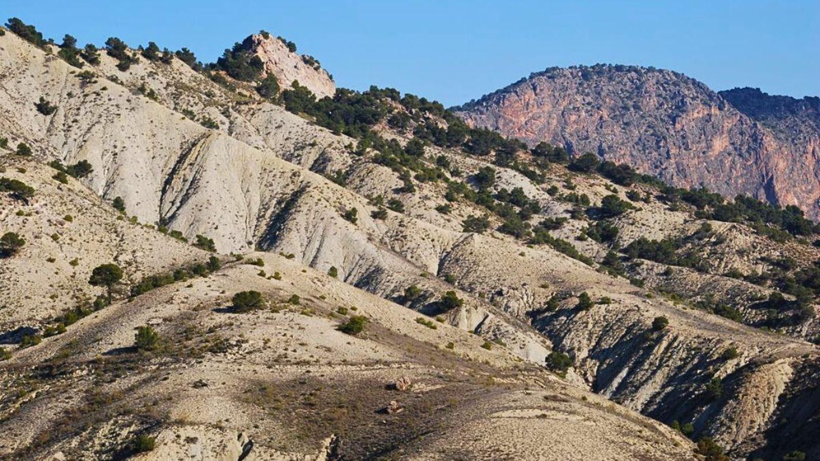 El semidesierto de Larva es una de las visitas recomendadas: un paisaje espectacular y poco común en Jaén sorprende a quien lo visita.