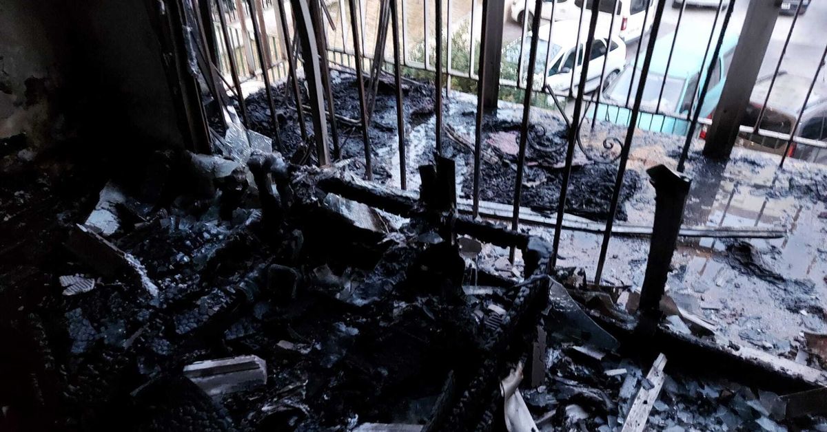 Trasladado al hospital un hombre por inhalar humo en el incendio en una ...