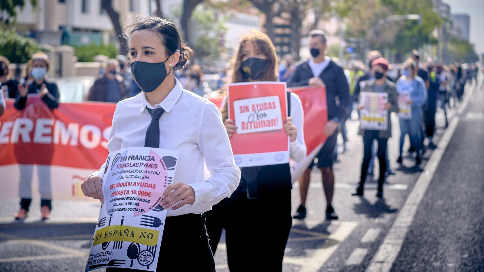 La Hostelería de Cádiz se moviliza en demanda de ayuda por los efectos de  la Covid-19