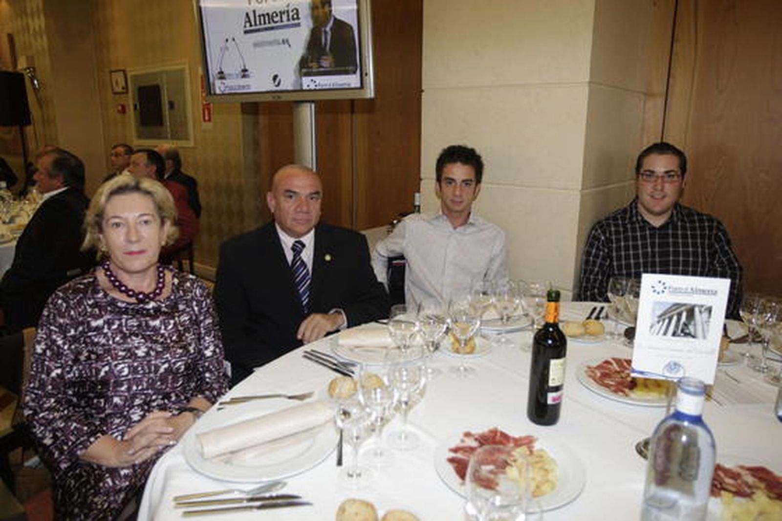 Sagrario Salaberri, Hugo Saquilan,  Fabricio Saquilán y Jacinto Martínez, todos ellos miembros de la UAL.

Foto: Fran Leonardo