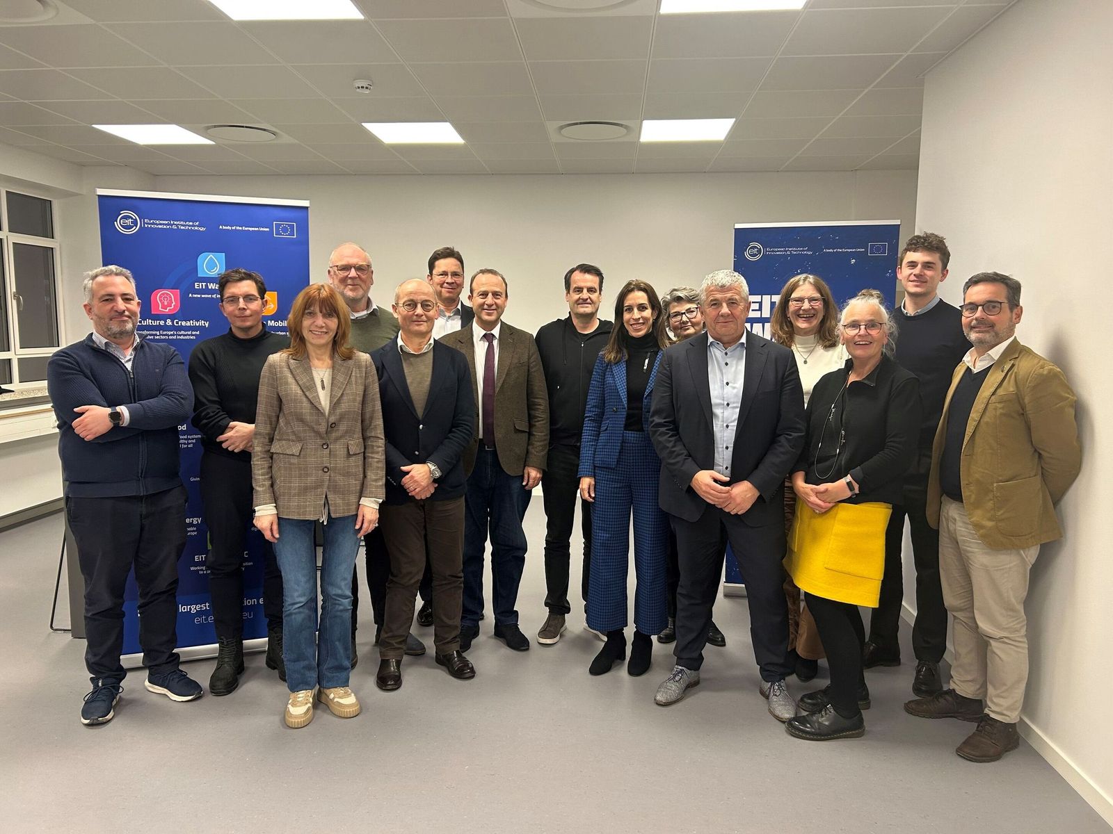 La concejala delegada de Sostenibilidad Medioambiental del Ayuntamiento de Málaga, Penélope Gómez, y el director de Proyectos e Innovación de la Fundación Instituto Ricardo Valle de Innovación (Innova IRV), Mariano Morán