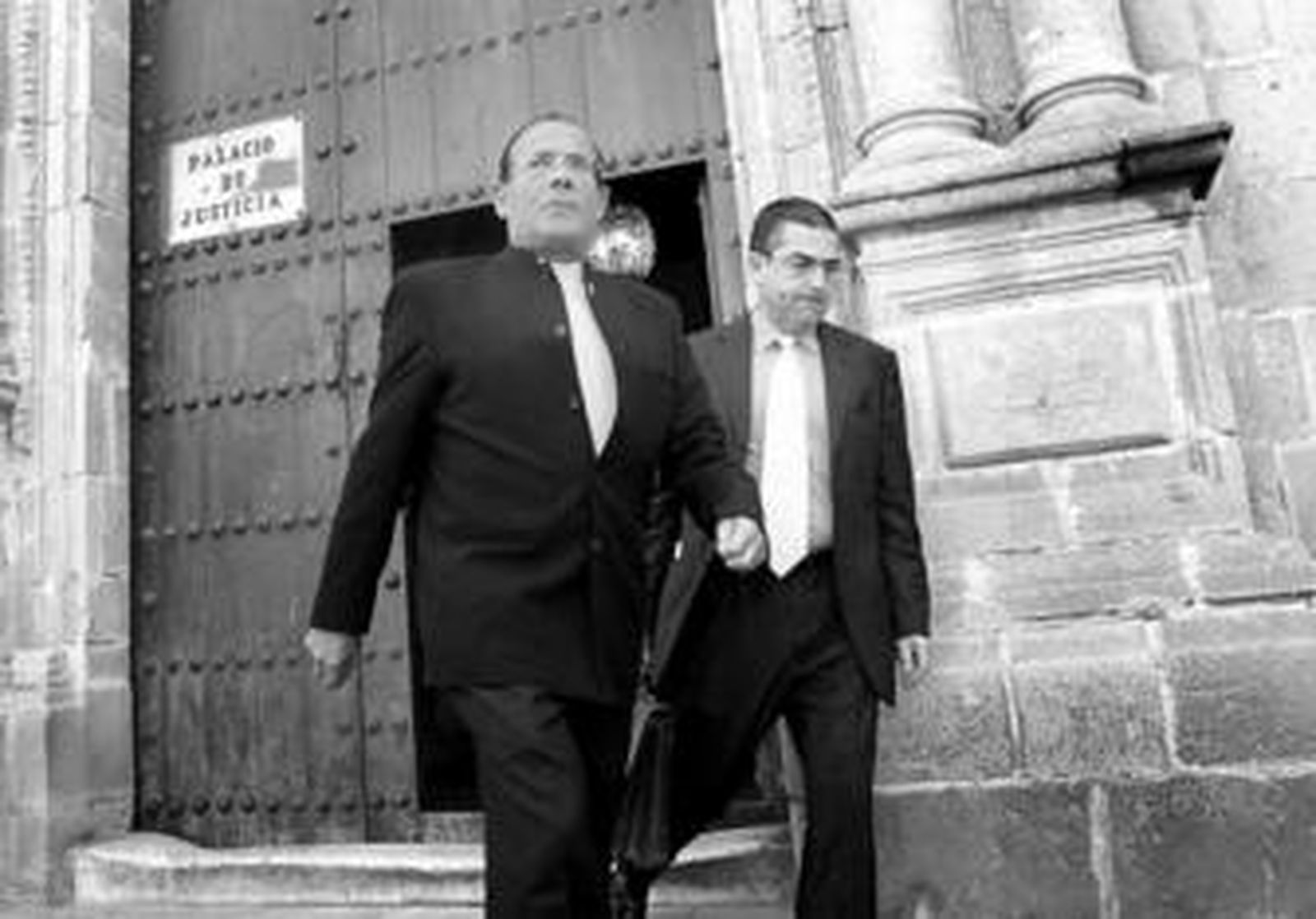 Hernán Díaz y Felipe Meléndez, en los antiguos Juzgados en una de las declaraciones por Pinar de Coig.