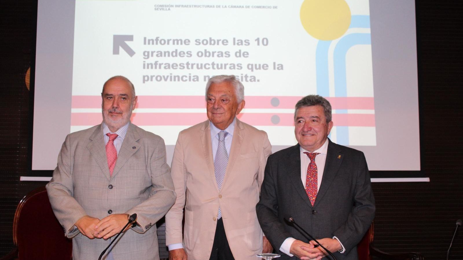 Abraham Carrascosa, Francisco Herrero y Juan Aguilera momentos antes de presentar el informe sobre infraestructuras.