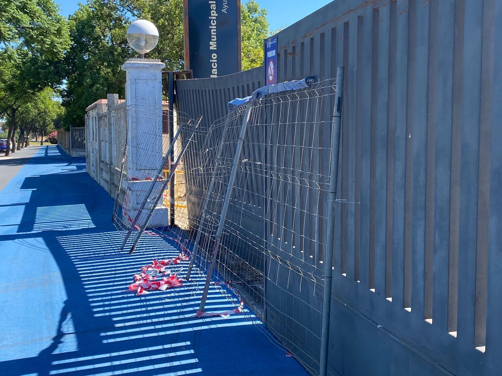 Imagen de la entrada al Palacio Municipal de Deportes.