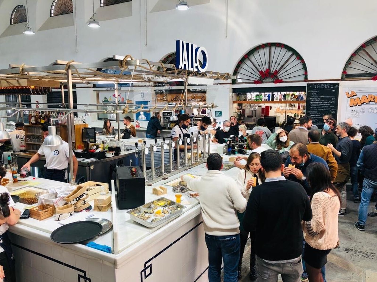 Así es el interior de Jaleo, el nuevo bar del mercado de la calle Feria.