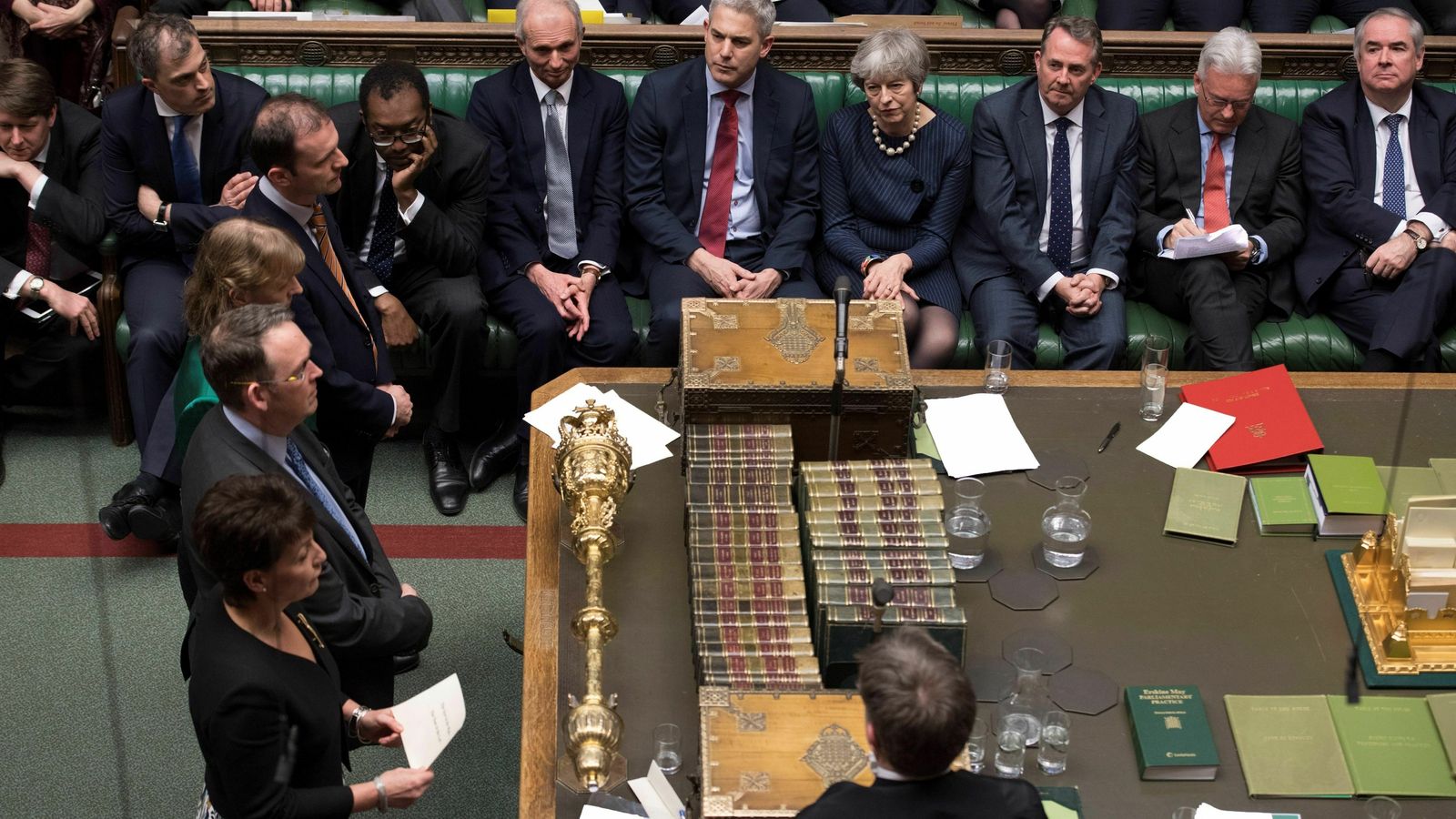 La Cámara de los Comunes apoyó este jueves por 413 votos frente a 202 pedir a los Veintisiete que se amplíe el periodo de negociación mediante la prórroga del artículo 50 del Tratado de Lisboa.