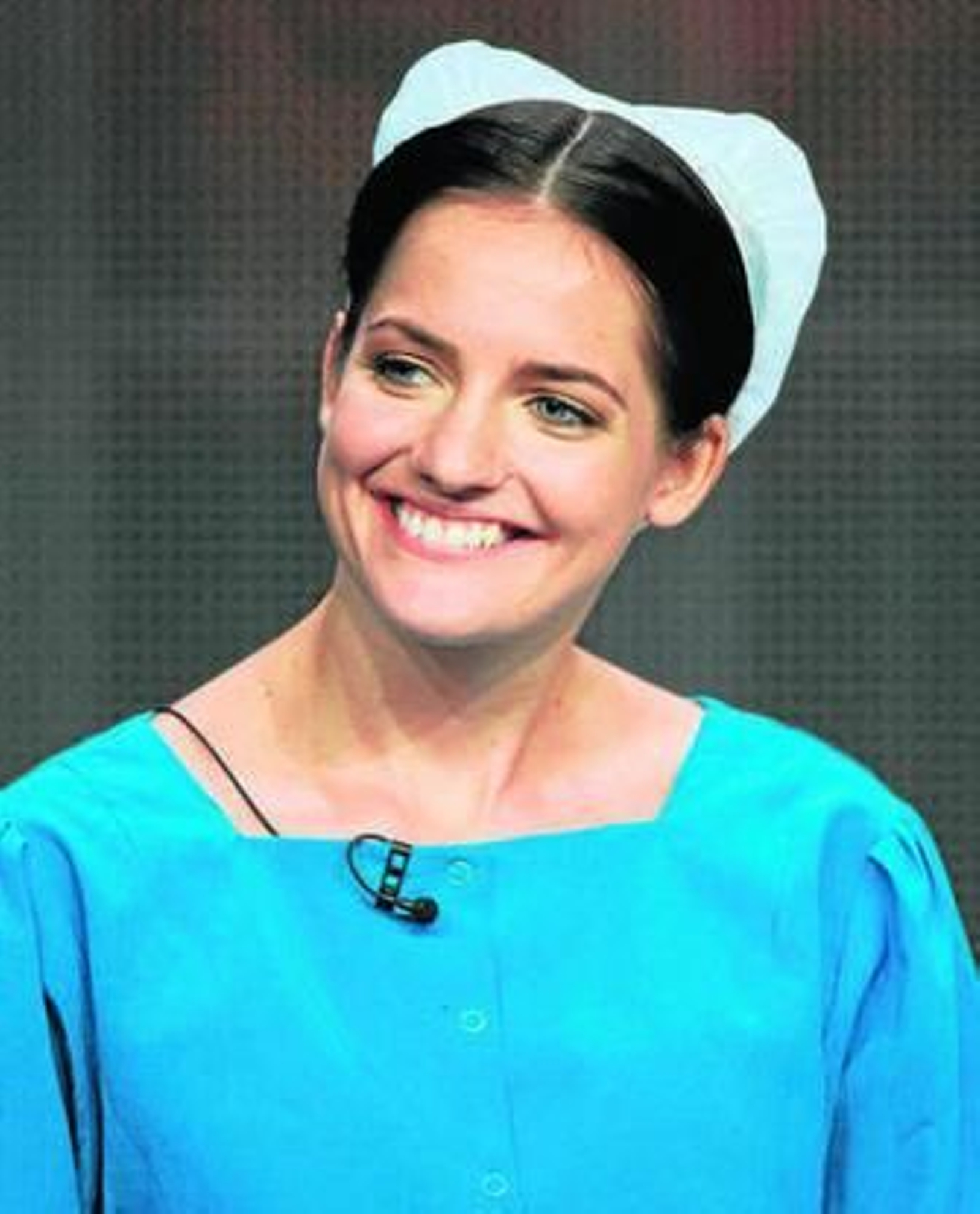 Kate Stoltzfus, en una de sus primeras apariciones como miembro de la comunidad amish. Debajo, ya en su faceta de modelo para sorpresa familiar.