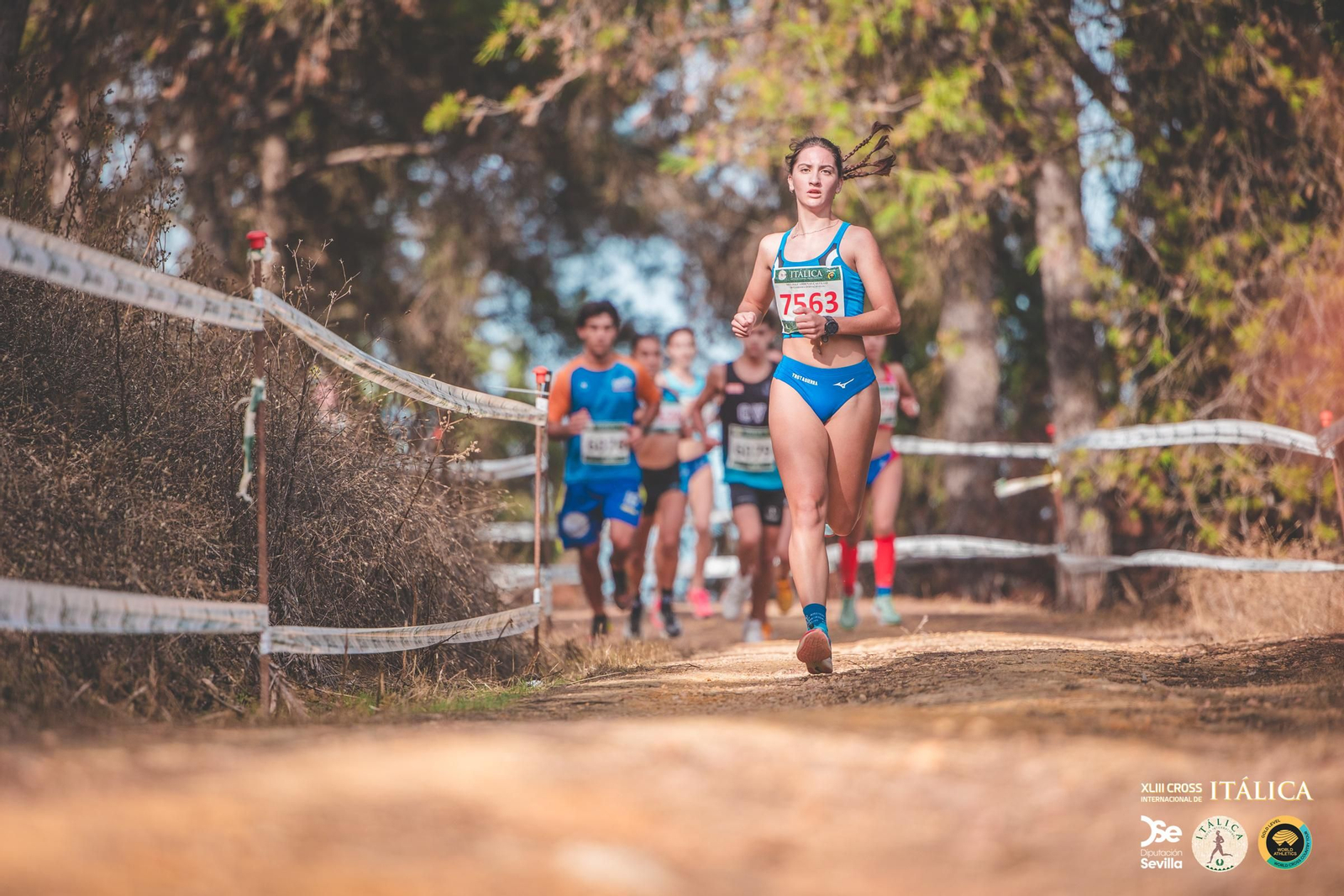 Búscate en las fotos del Cross de Itálica 2025 | 5