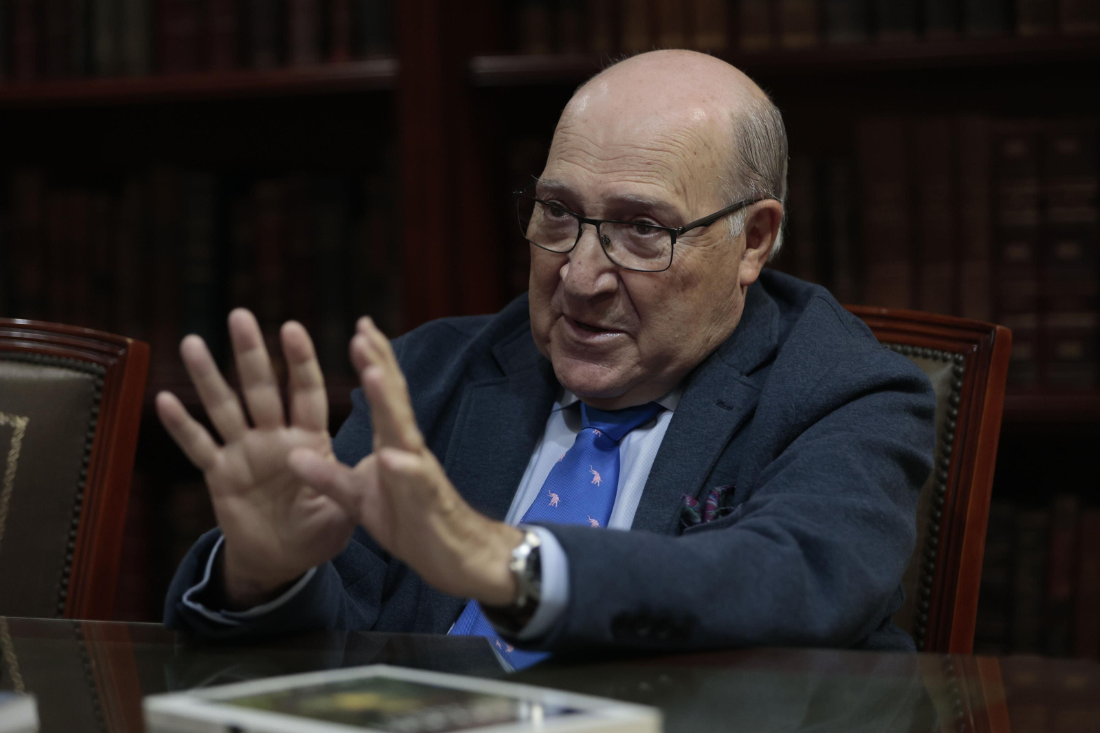 Manuel Álvarez, en el Colegio de Médicos, durante la entrevista. Manuel Álvarez, en el Colegio de Médicos, durante la entrevista.