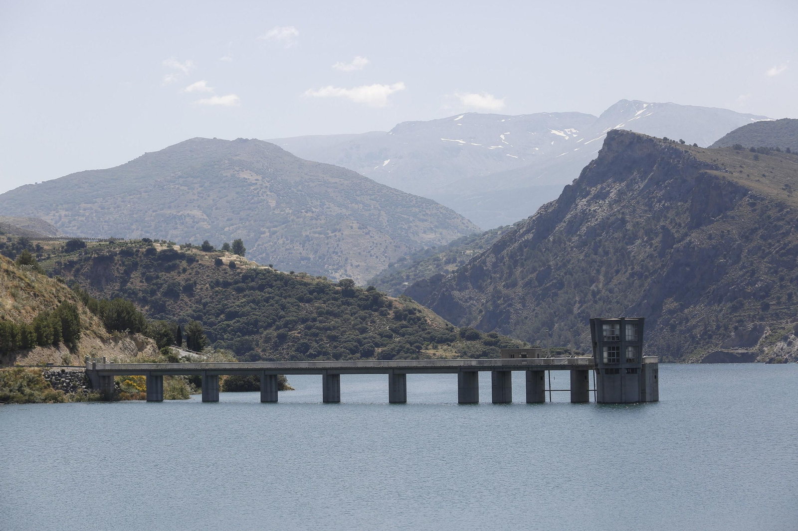 En la imagen, el pantano de Canales.