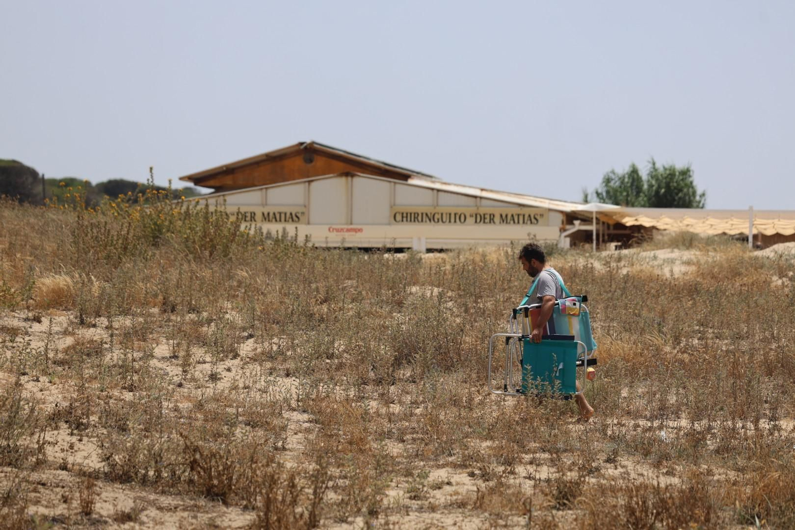 Imágenes del ambiente en las playas de Huelva