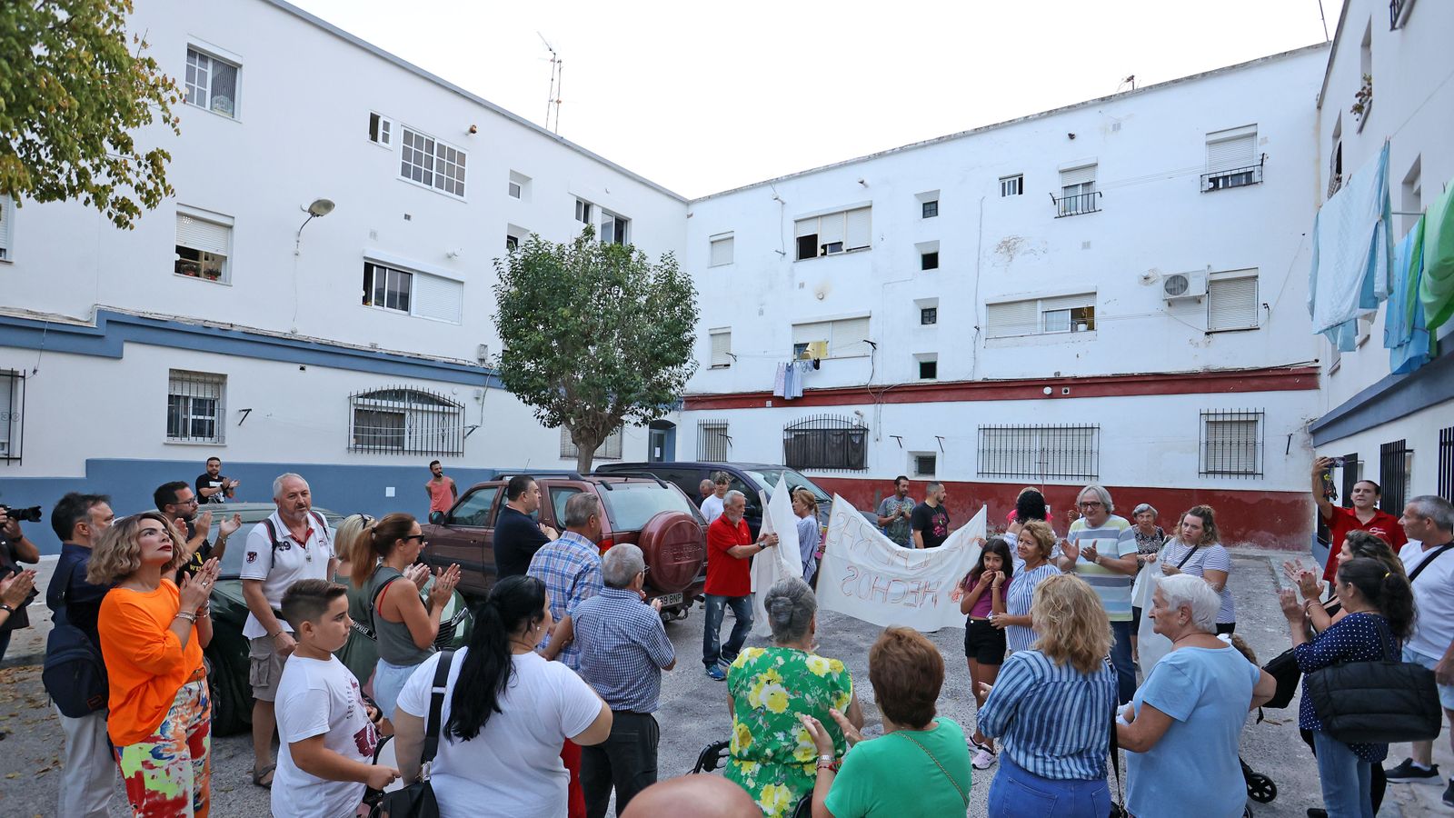 Manifestación de los vecinos de La Asunción de Jerez por los retrasos de la rehabilitación de sus bloques