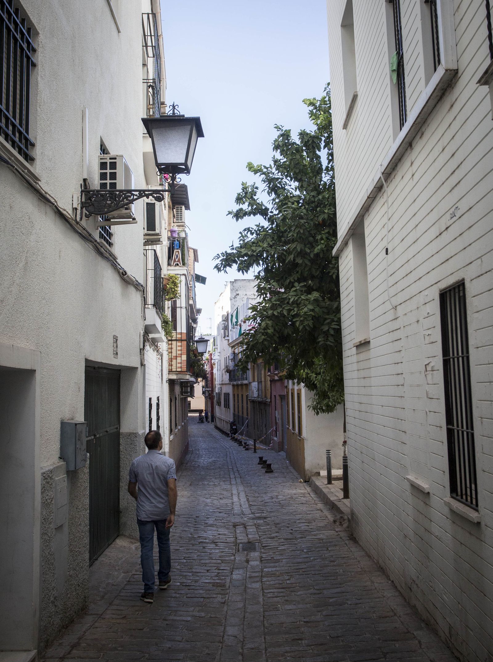 Calle Bajeles, una de las dos que parten desde la plaza Blasco de Garay.