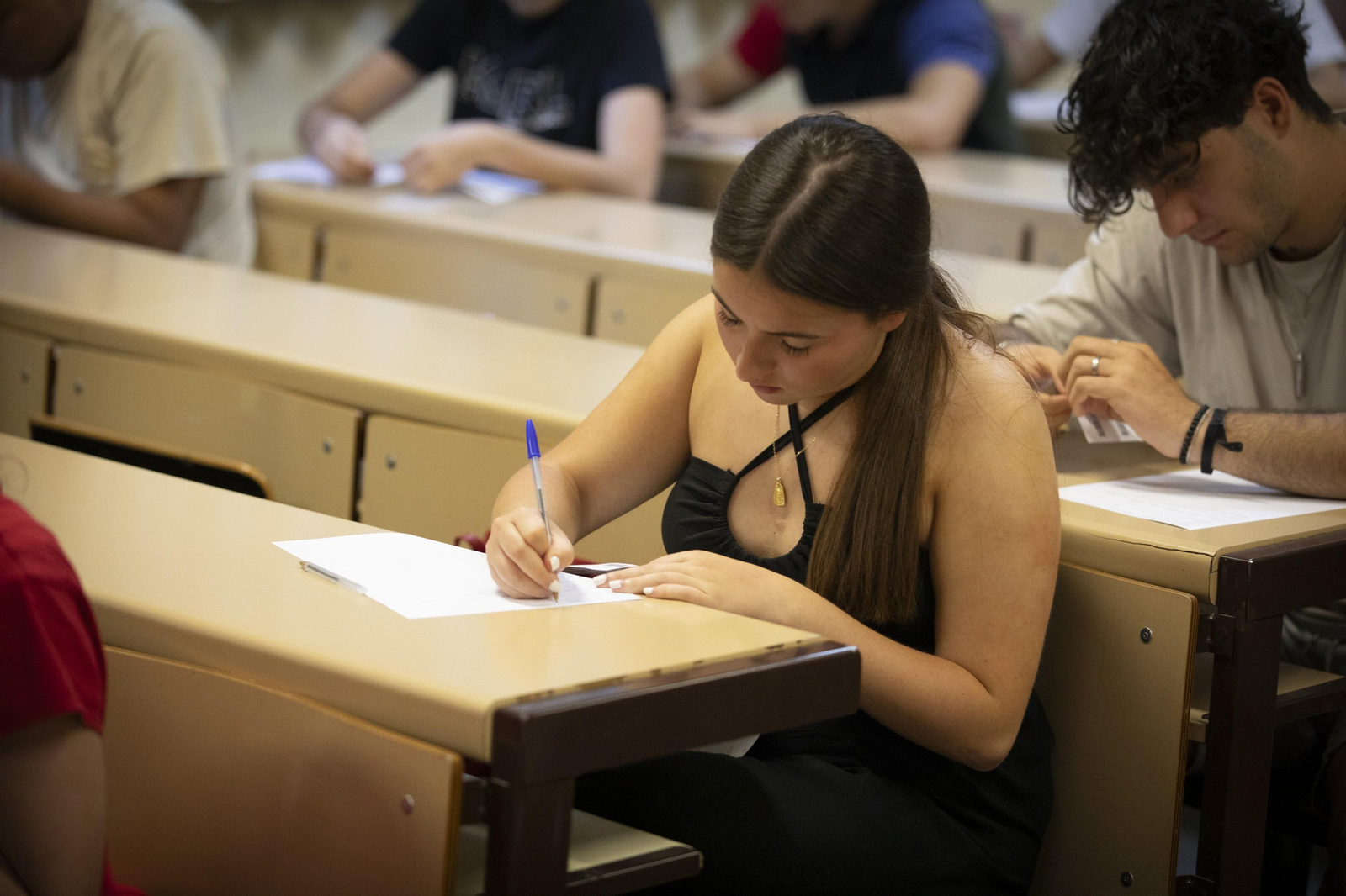 Así está siendo el primer día de Selectividad en Granada