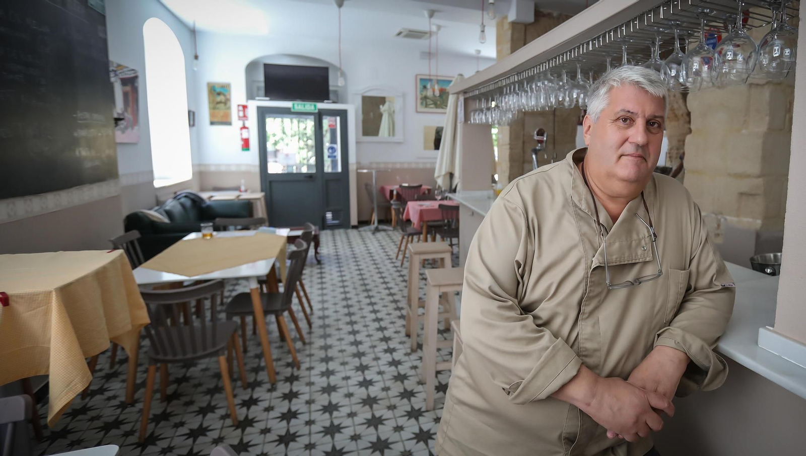Andre Bouët, en la barra de su restaurante en San Miguel, 'La Zarzamora, esta semana.