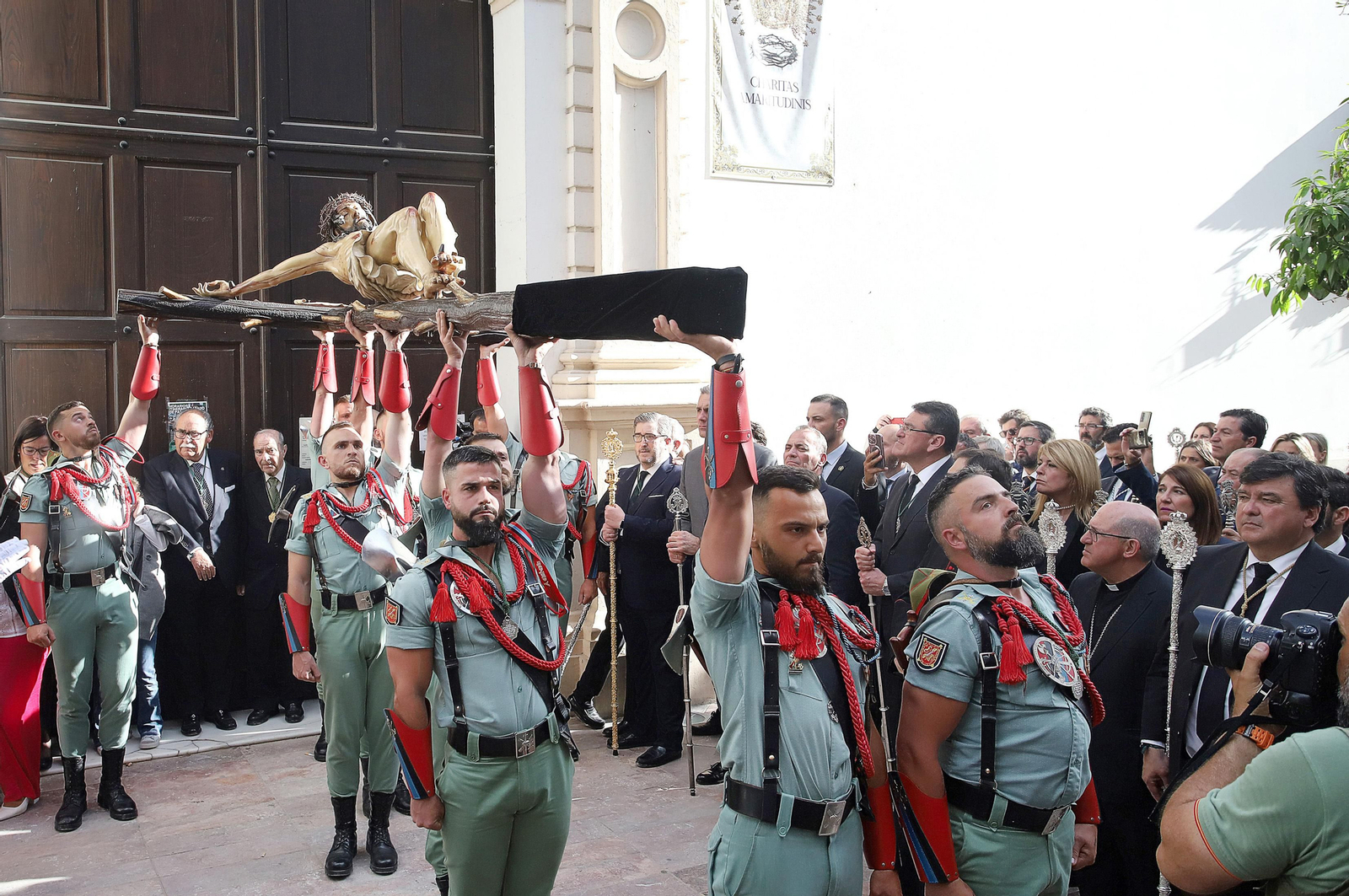 Sábado de Pasión: Imágenes de La Legión con el Cristo de la Vera+Cruz