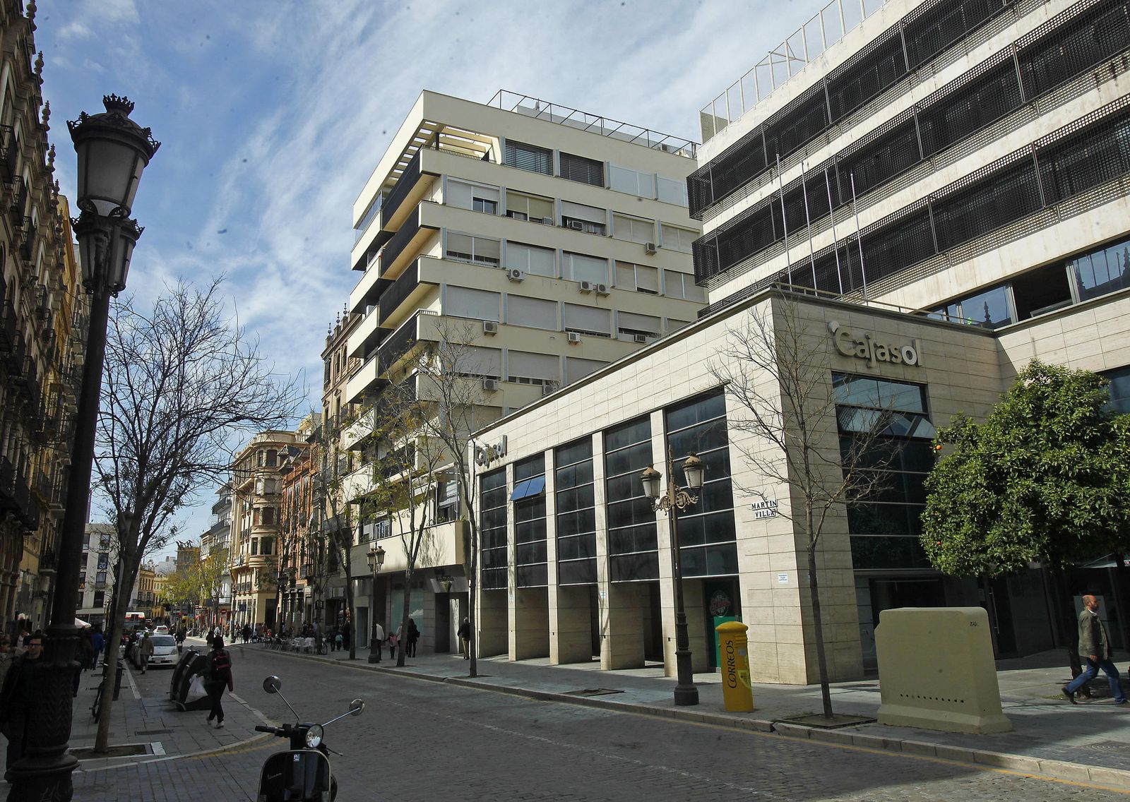 Fachada del edificio propiedad de la Fundación Cajasol, que contará con 24 oficinas, 54 plazas de aparcamiento y 12 trasteros.