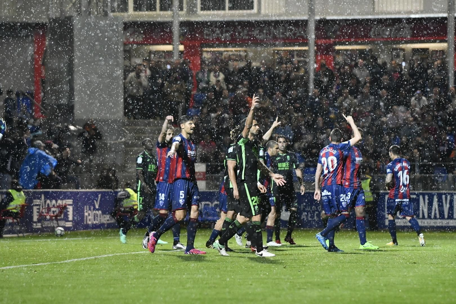 El Huesca-Granada CF, en imágenes