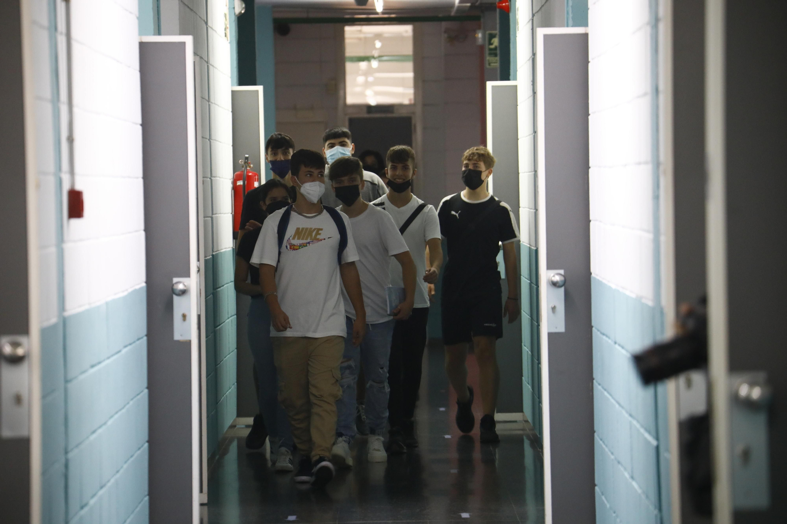 La vuelta a las aulas de los estudiantes de Secundaria y FP de Córdoba en el curso 2021/2022, en imágenes