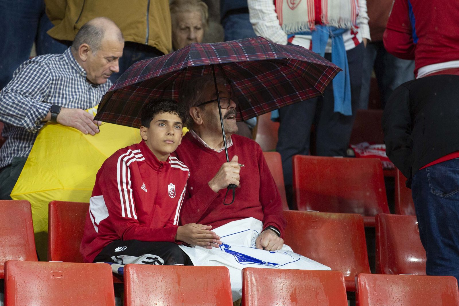 Encuéntrate en la grada en el Granada-Leganés