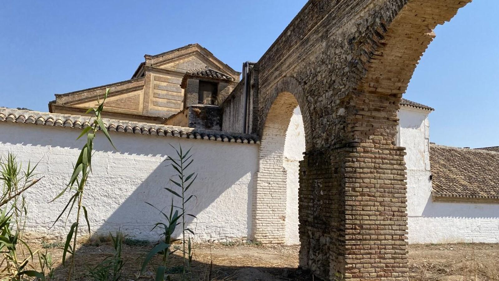 Entrada del acueducto al Molino del Rey.