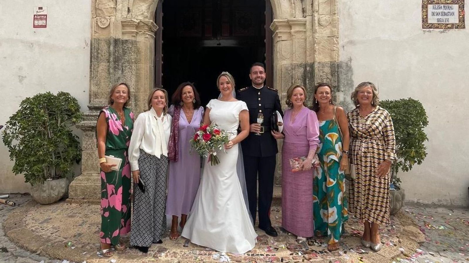 El matrimonio Fernández-Llebrez Ruiz con las hermanas Ana, Beatriz, Pilar, Rocío, Patricia y Araceli Rodríguez Ortega. El matrimonio Fernández-Llebrez Ruiz con las hermanas Ana, Beatriz, Pilar, Rocío, Patricia y Araceli Rodríguez Ortega.