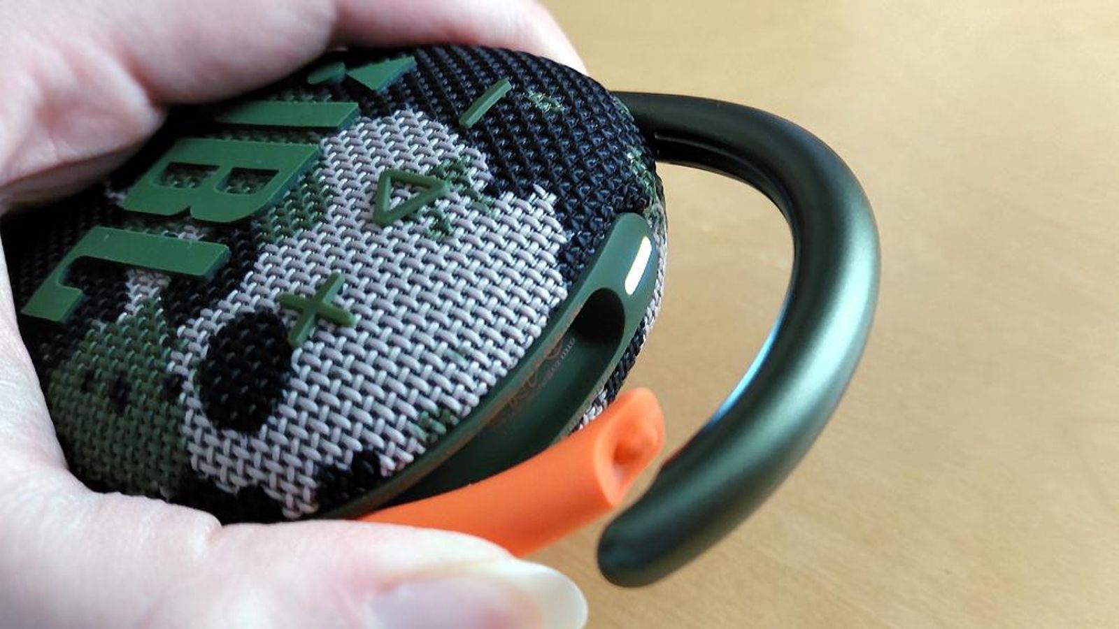 Mosquetón del altavoz bluetooth JBL Clip 4