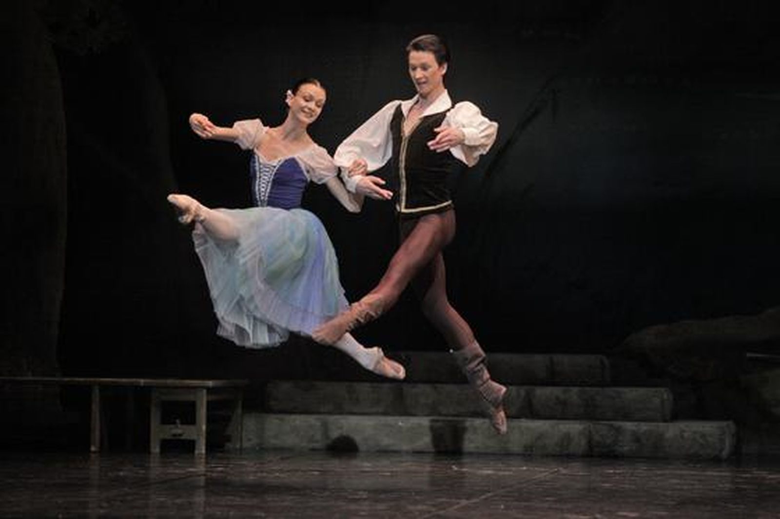 Imágenes de 'Giselle' en el Teatro de la Maestranza. / Antonio Pizarro