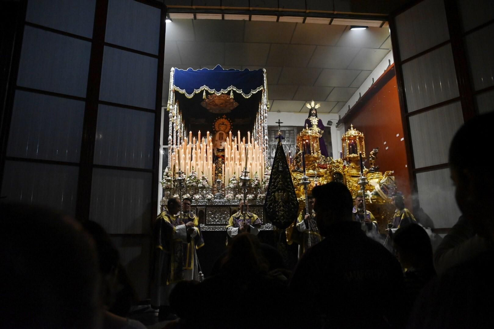 Devoción por los titulares del Rescatado en este Domingo de Ramos en Córdoba, en imágenes