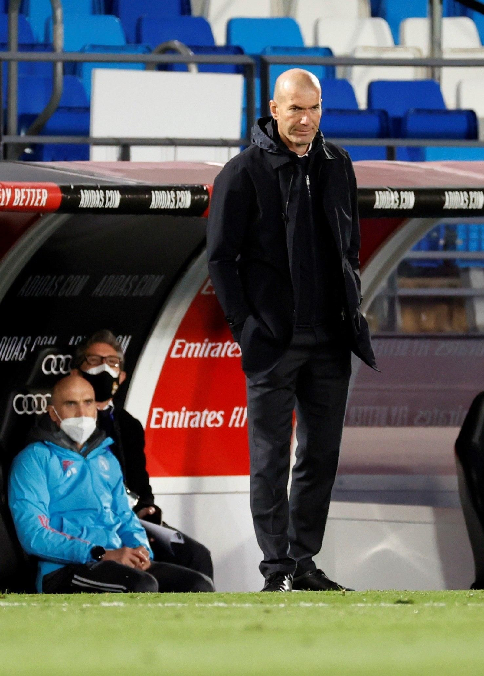 Zidante, con problemas en su defensa. Zidante, con problemas en su defensa.