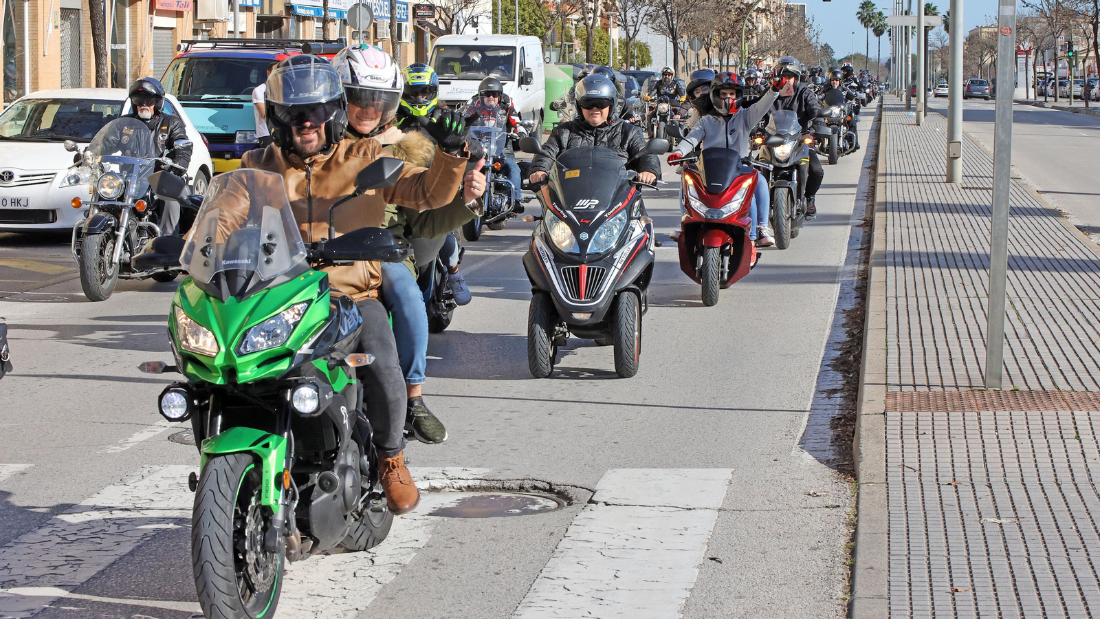La Gran Caravana Motera Solidaria se pasea por Jerez