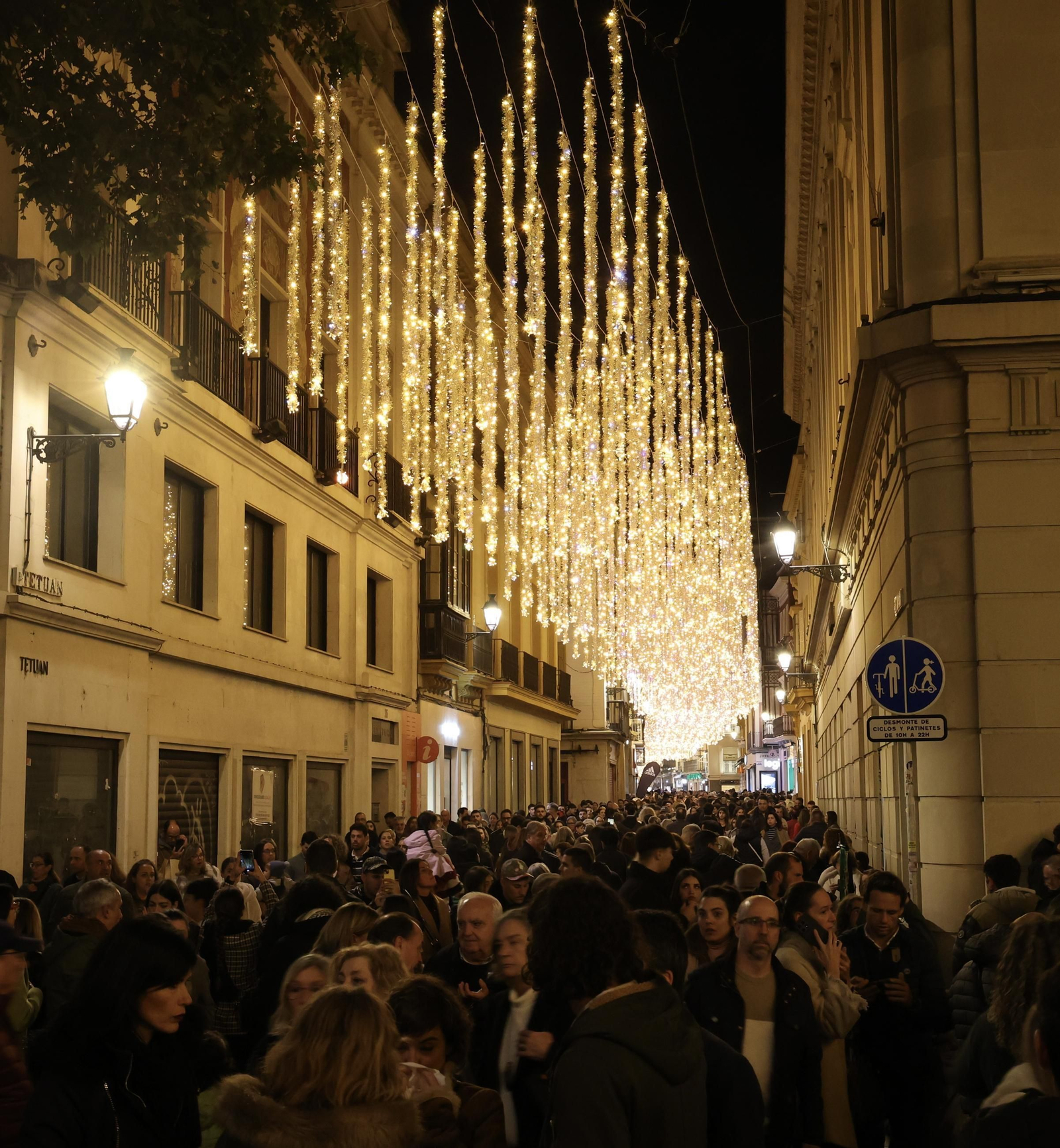 Sevilla, iluminada por Navidad: un recorrido por sus calles