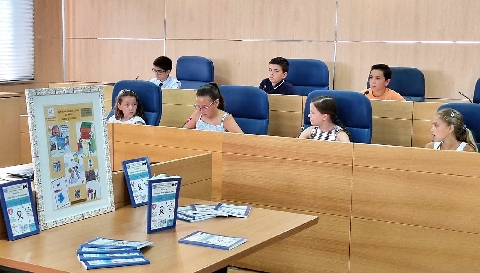 Presentación en Aljaraque del libro sobre poesía e igualdad del CEIP Antonio Guerrero.