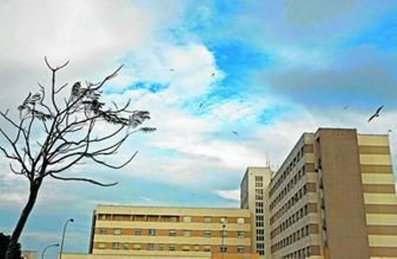 Fotografía de hace unos días del hospital Punta de Europa de Algeciras.