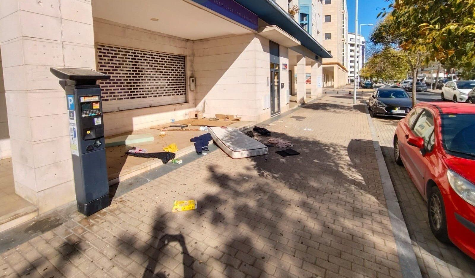 Uno de los soportales de la barriada