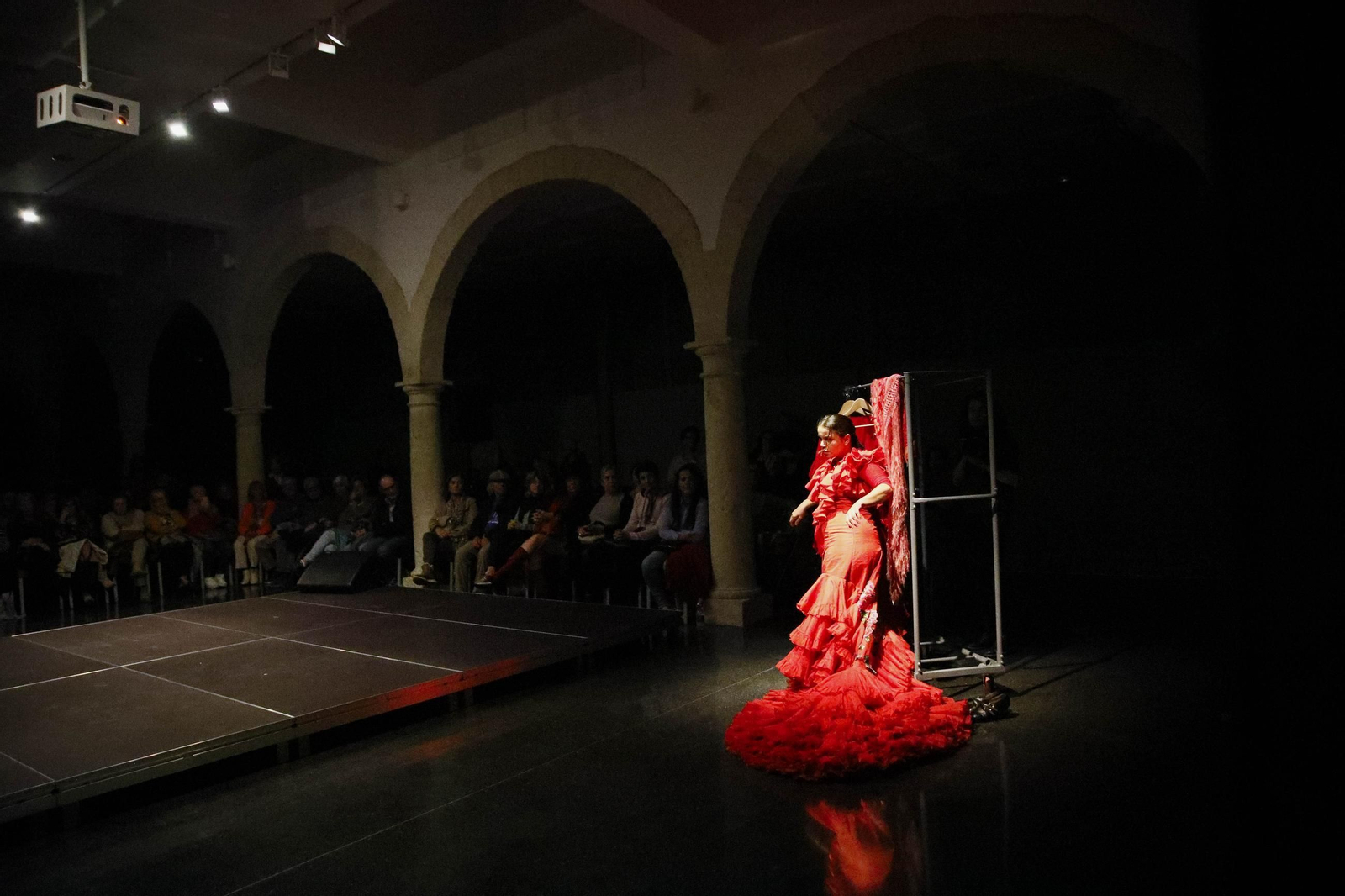 El Centro Andaluz de la Fotografía de Almería presenta el calendario 2025 con la actuación de la bailaora María Moreno, en imágenes