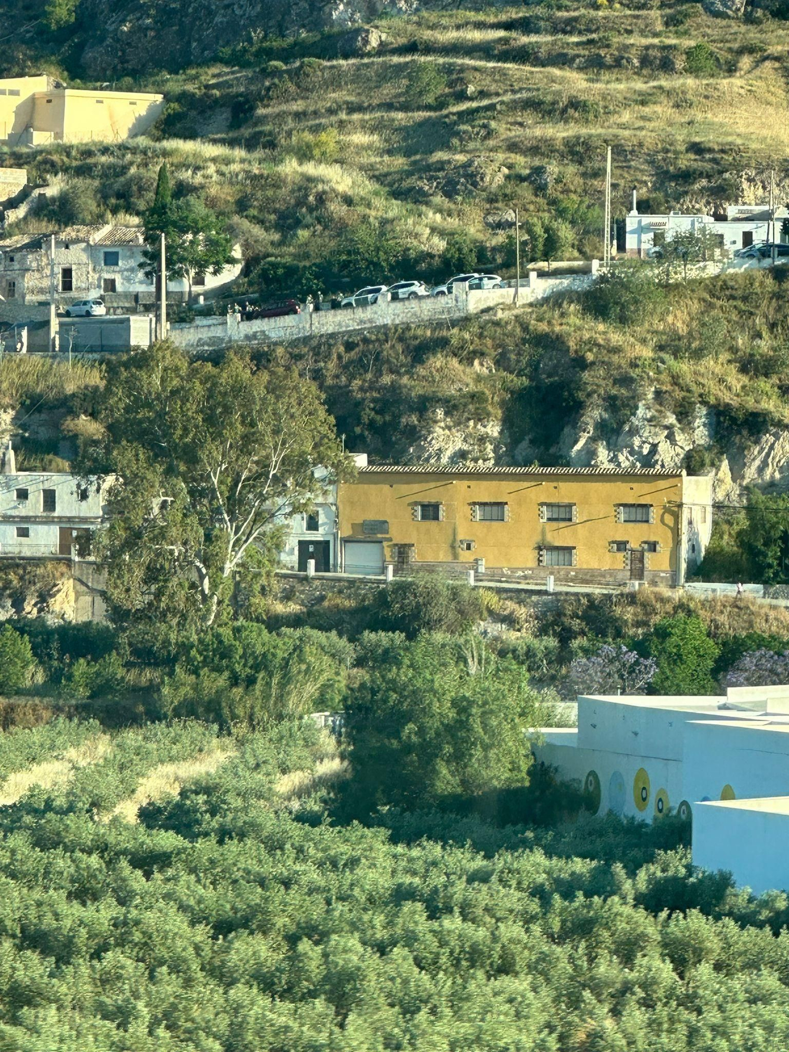 Vehículos de la Guardia Civil en el lugar en el que se denunció el supuesto tiroteo.
