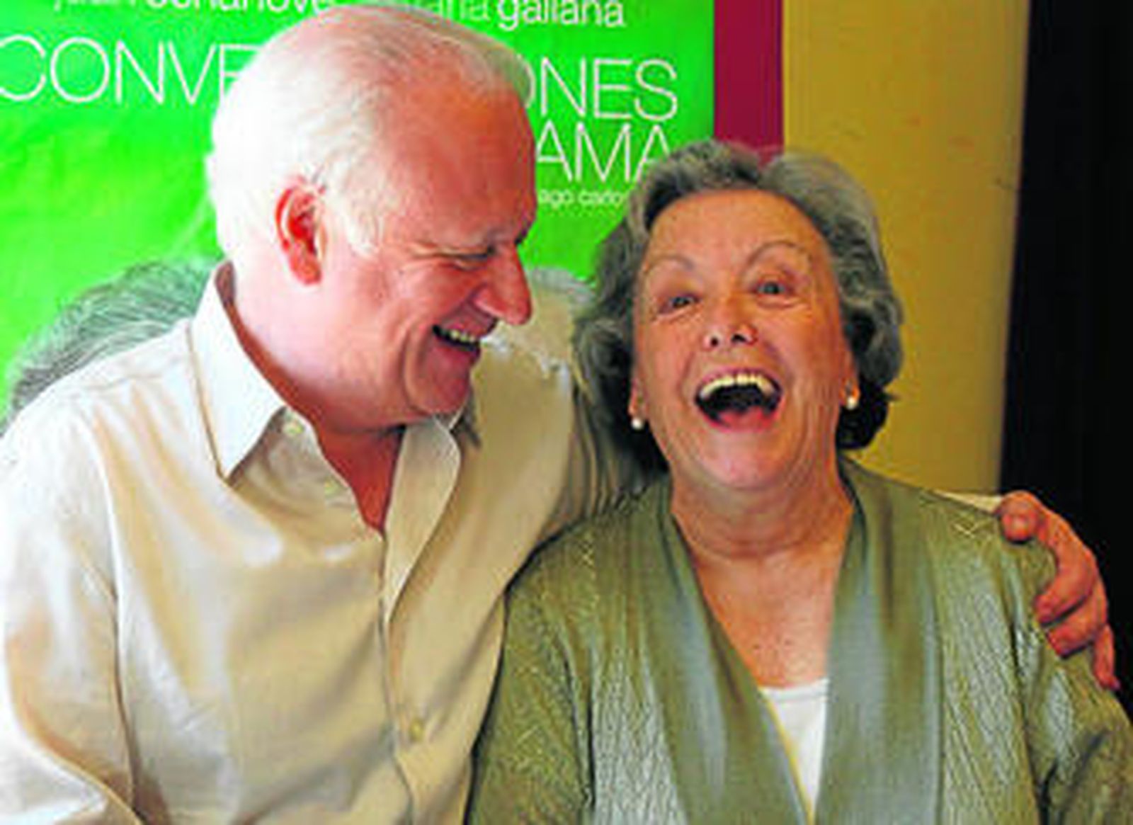 Los veteranos actores comparten serie de televisión y ahora se suben juntos a las tablas.