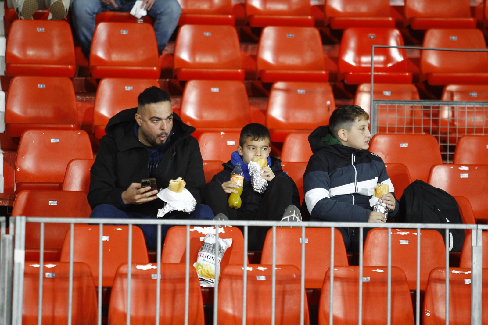 Búscate en las fotos de público del partido U.D. Almería-S.D. Huesca