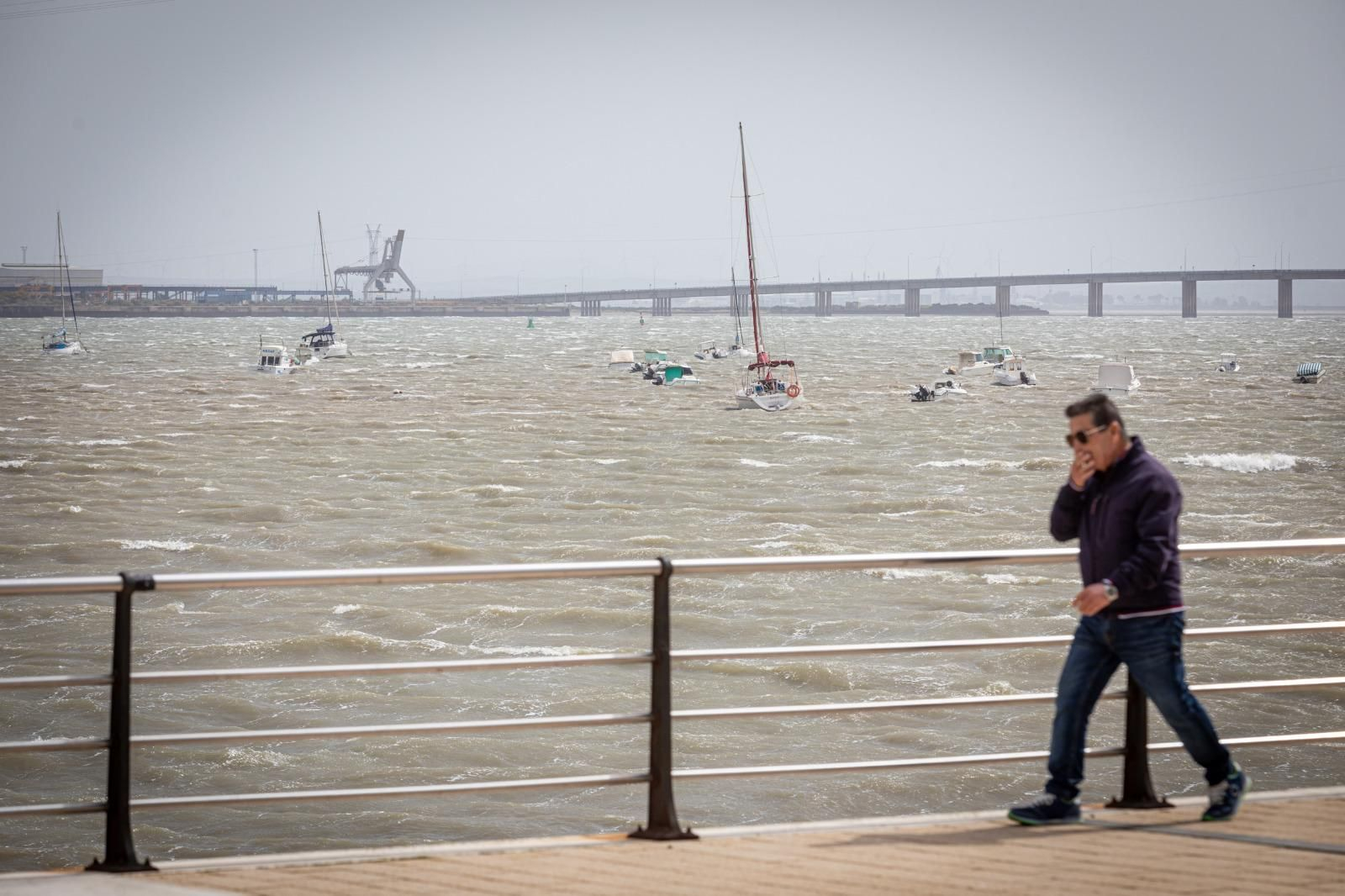 Alerta naranja por Levante en Cádiz