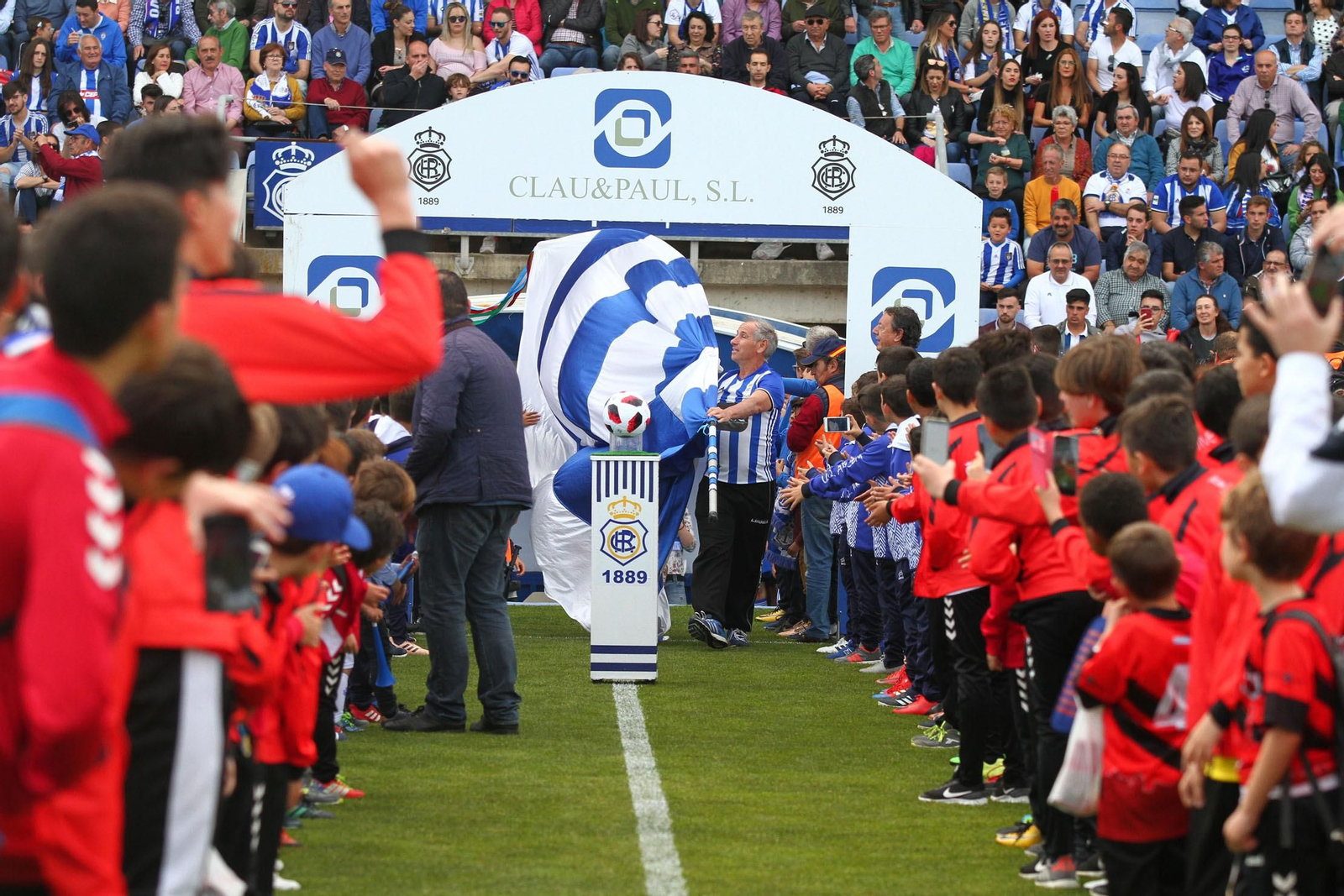 Ambientazo en las gradas del Recreativo de Huelva y el San Fernando