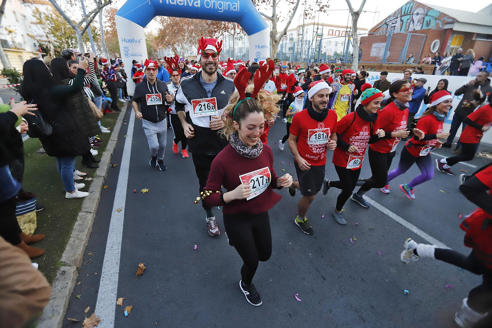 Imágenes de la XIII carrera de San Silvestre en Huelva